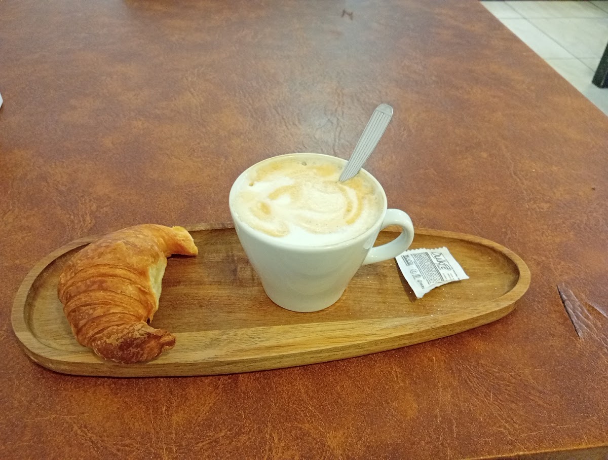 Café Art Galery Photo 7