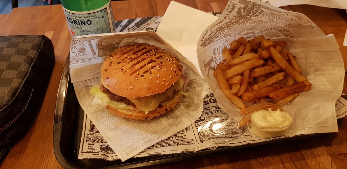 Corner Burger Photo 7
