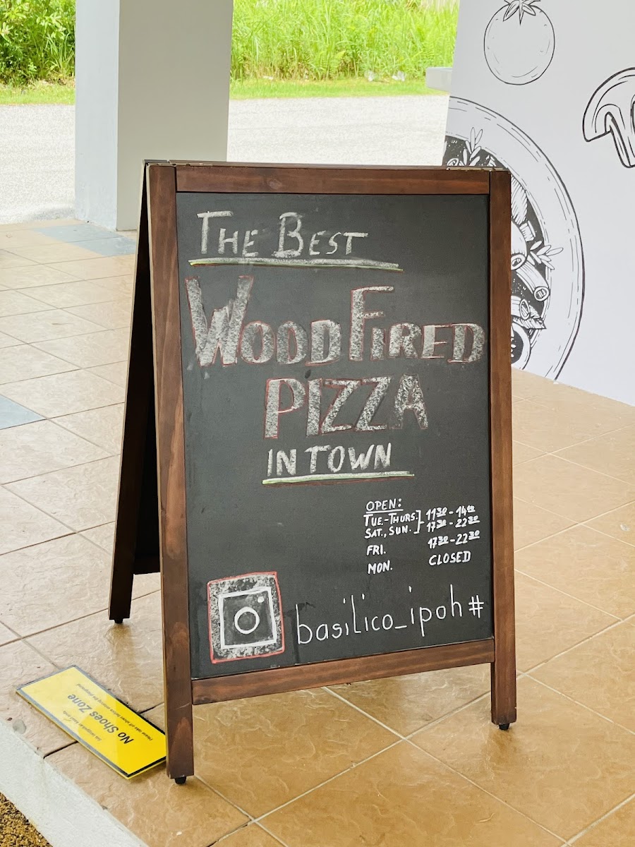 Basilico (Pizza) Photo Menu 9