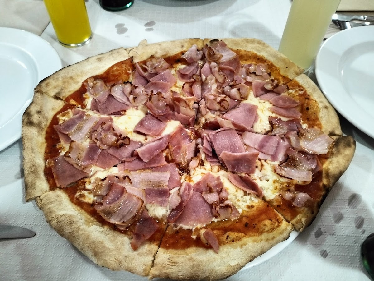 Pizzería Il Vesuvio Photo 3