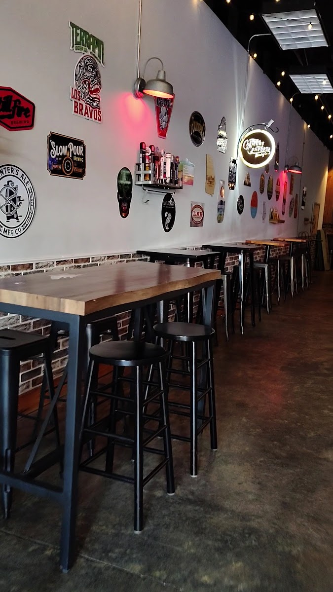 Hit's Tap Room Photo 2