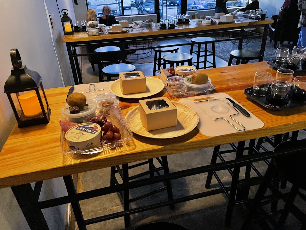 Hit's Tap Room Photo 7