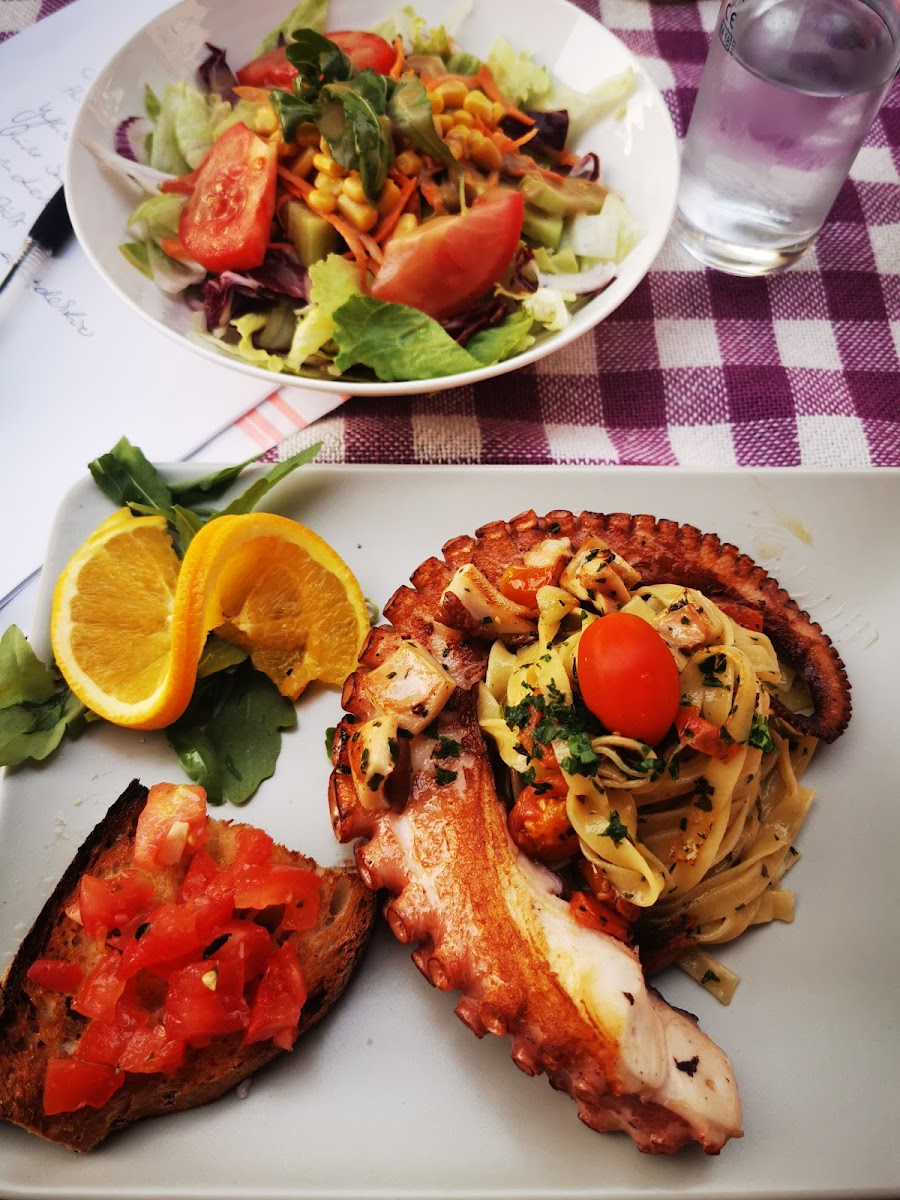 Pizzeria Trattoria Sorrento Photo 6