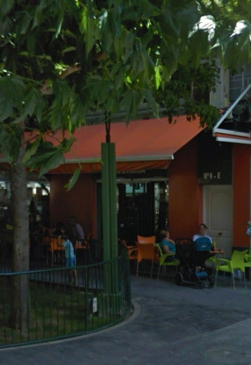 Cafetería Bar Plaza del Rollo Photo 4