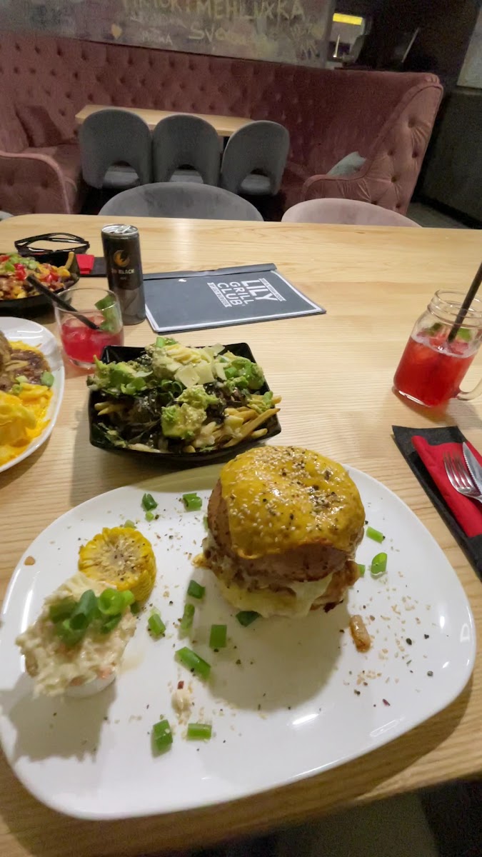 Lily Burger 'Beef & Vegan Grill-Club“ Photo 2