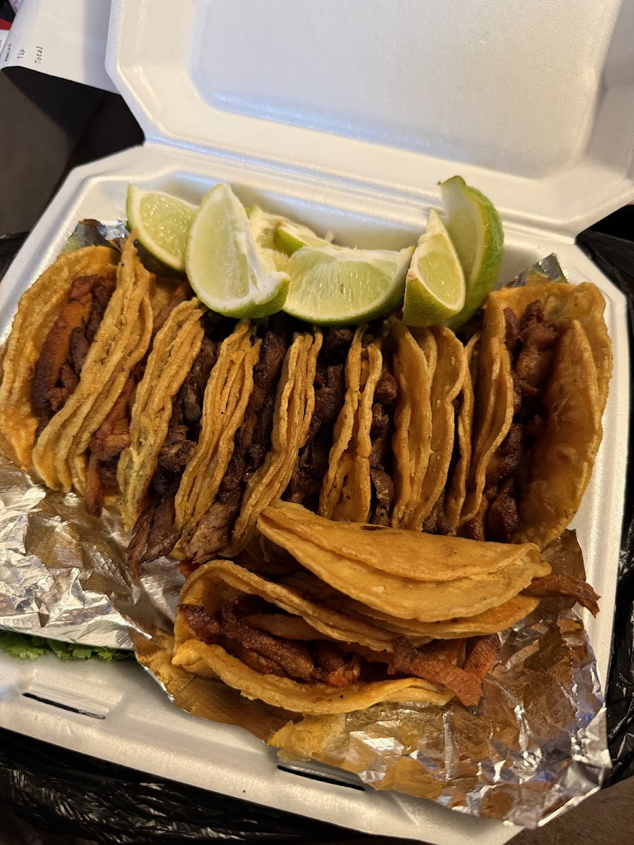 Taco City y Mas Photo 4