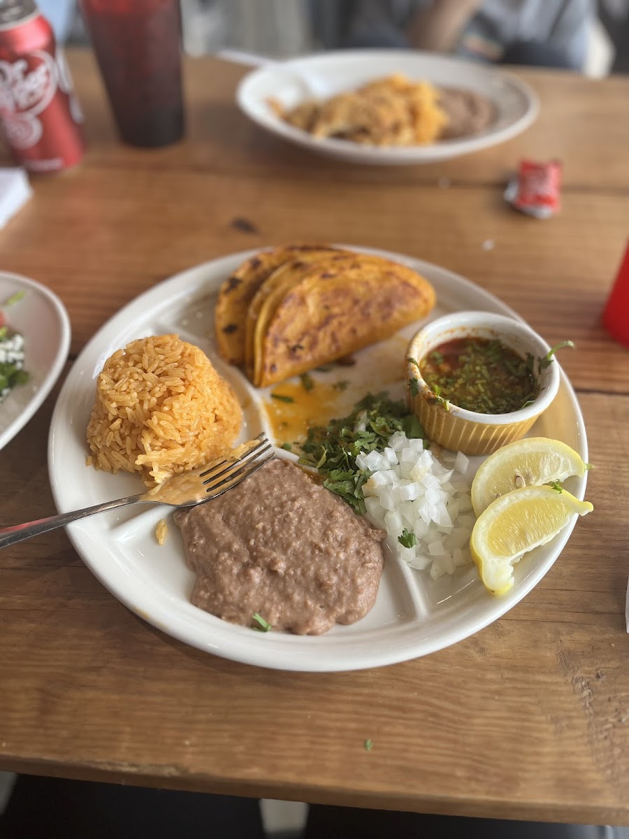 Taco City y Mas Photo 5