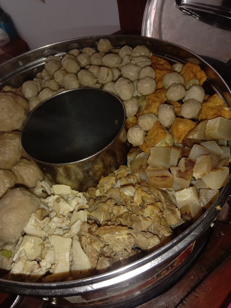 Seblak prasmanan dan bakso mba Mila