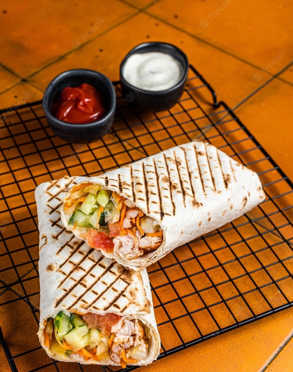 Folks Restaurant Bar: doner kebab & paella Photo 3