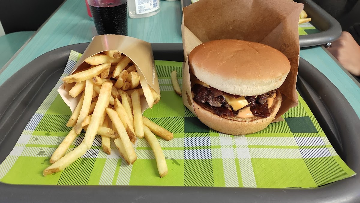 Willy’s fast food Photo 6