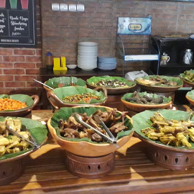 Bebek Goreng Sop Iga Sop Buntut