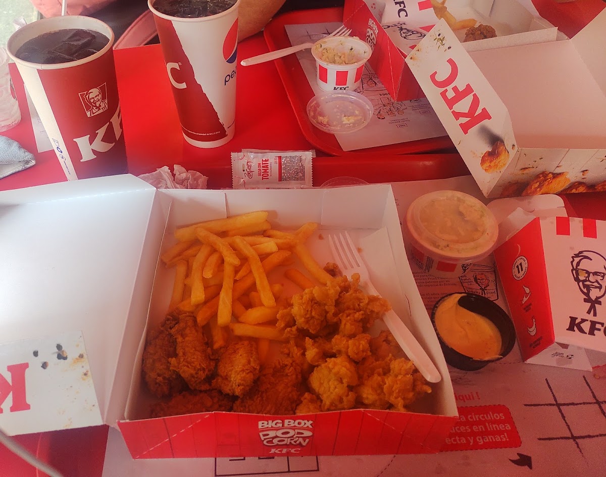 KFC Centro Armenia Photo 10