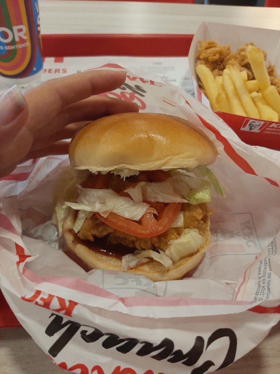 KFC Centro Armenia Photo 7