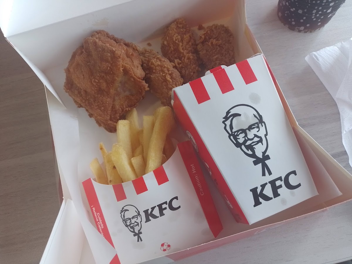 KFC Centro Armenia Photo 8