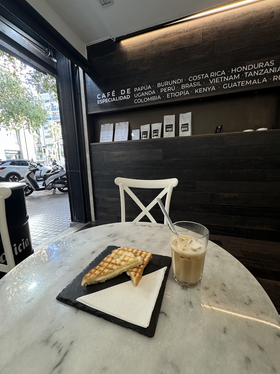 Insignia Café Photo 7