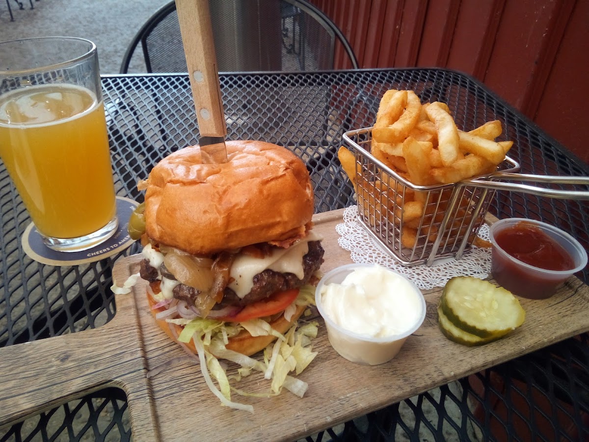 Pattaconk 1850 Bar & Grille Photo 9