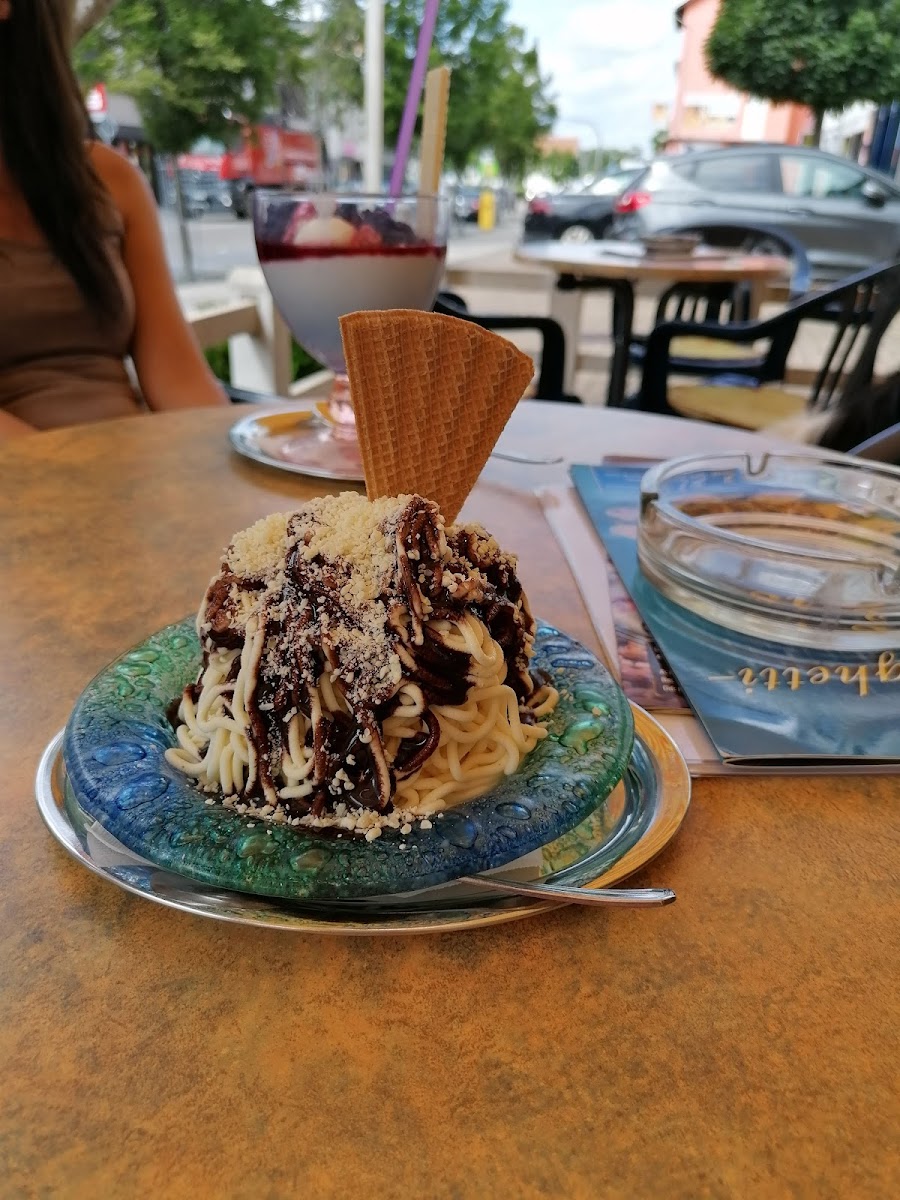 Vincenzo Eiscafe Marylina Gueli, Photo 8