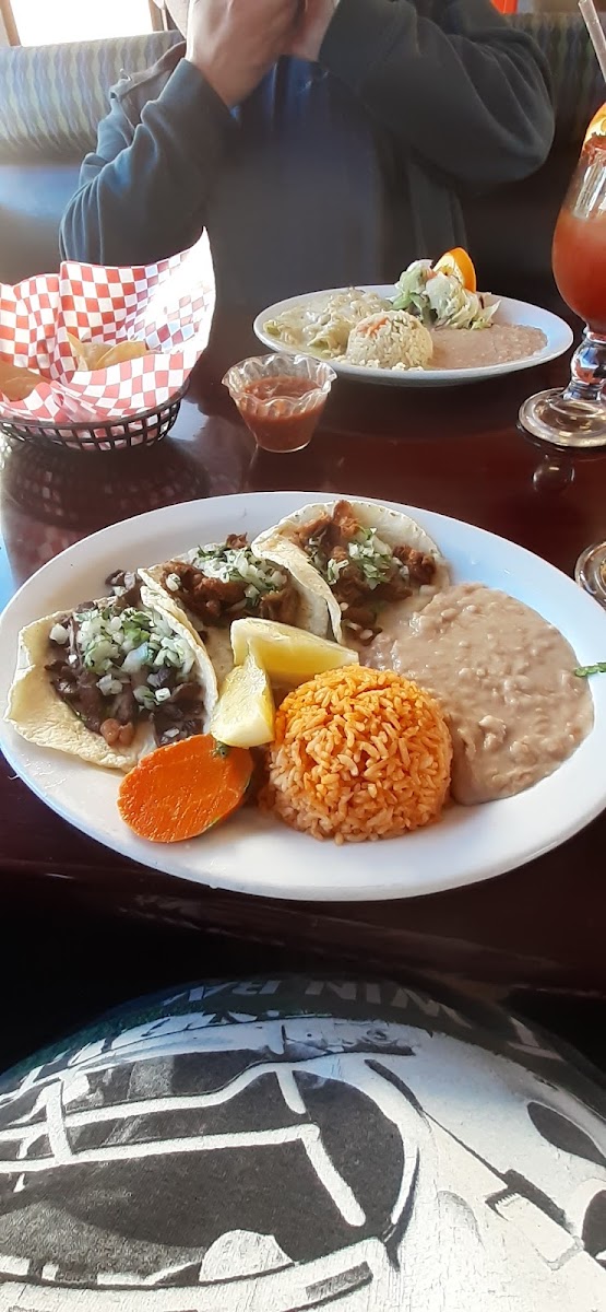 Tacos y Mariscos Las Espuelas Photo 6