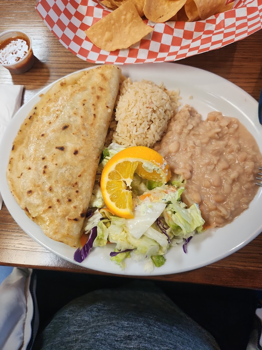 Tacos y Mariscos Las Espuelas Photo 9