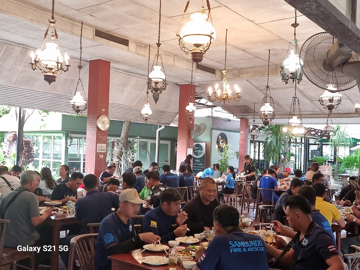 Ruen Lom Fang Restaurant