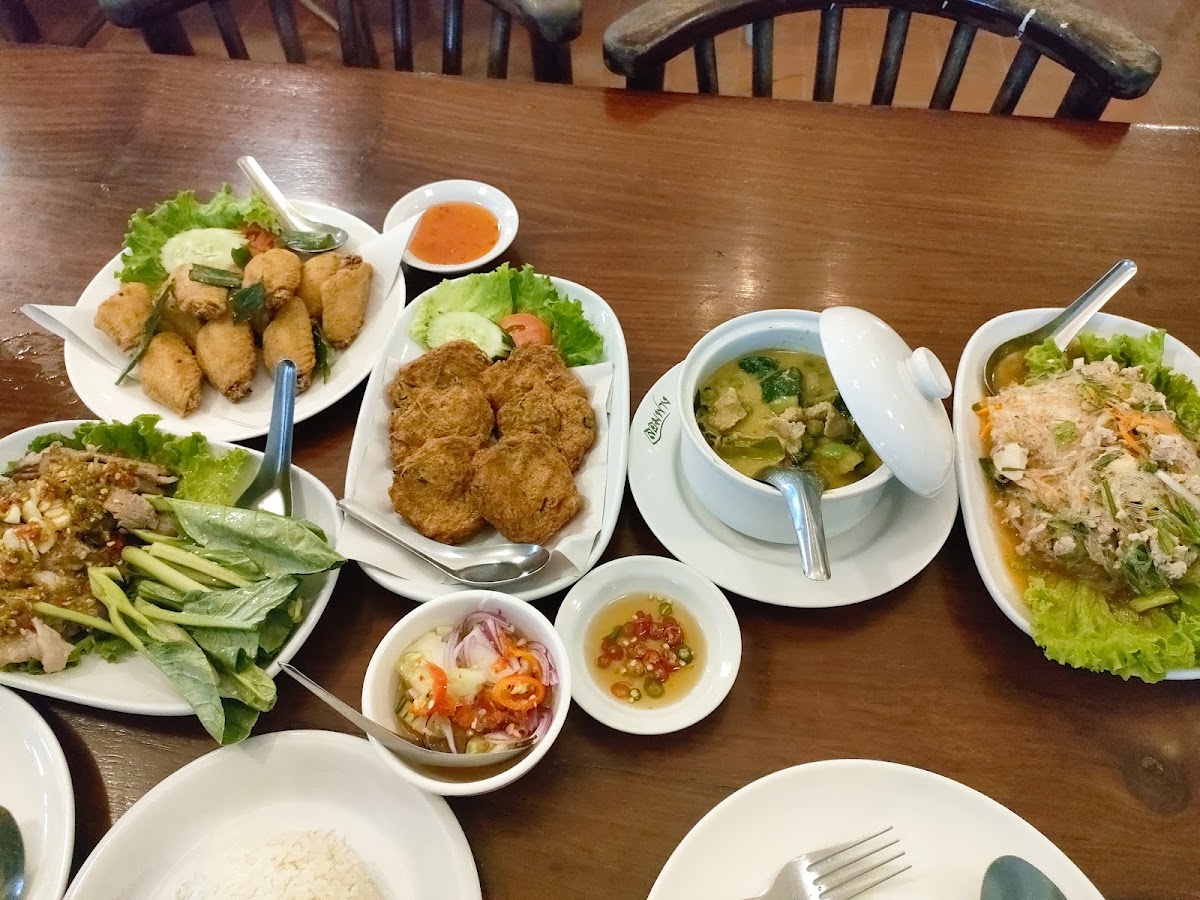 Ruen Lom Fang Restaurant Photo 3