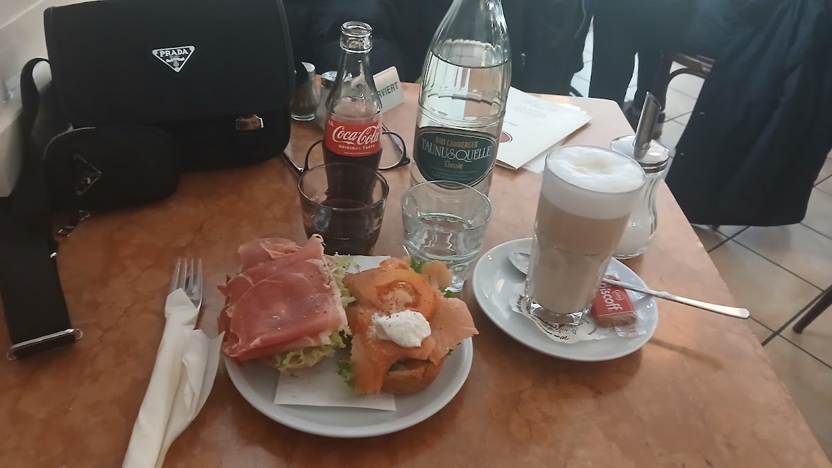 Schiffer Café Photo 10
