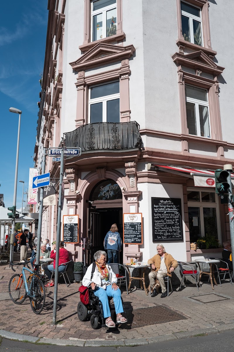 Schiffer Café Photo 4