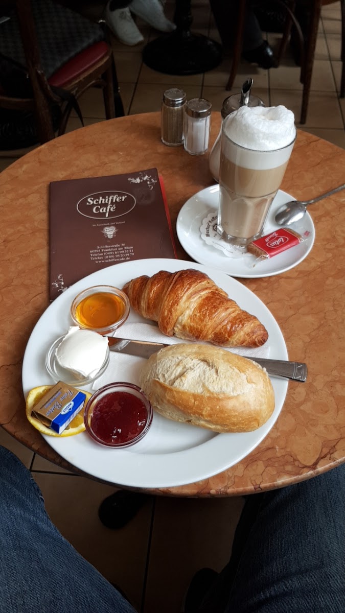 Schiffer Café Photo 5