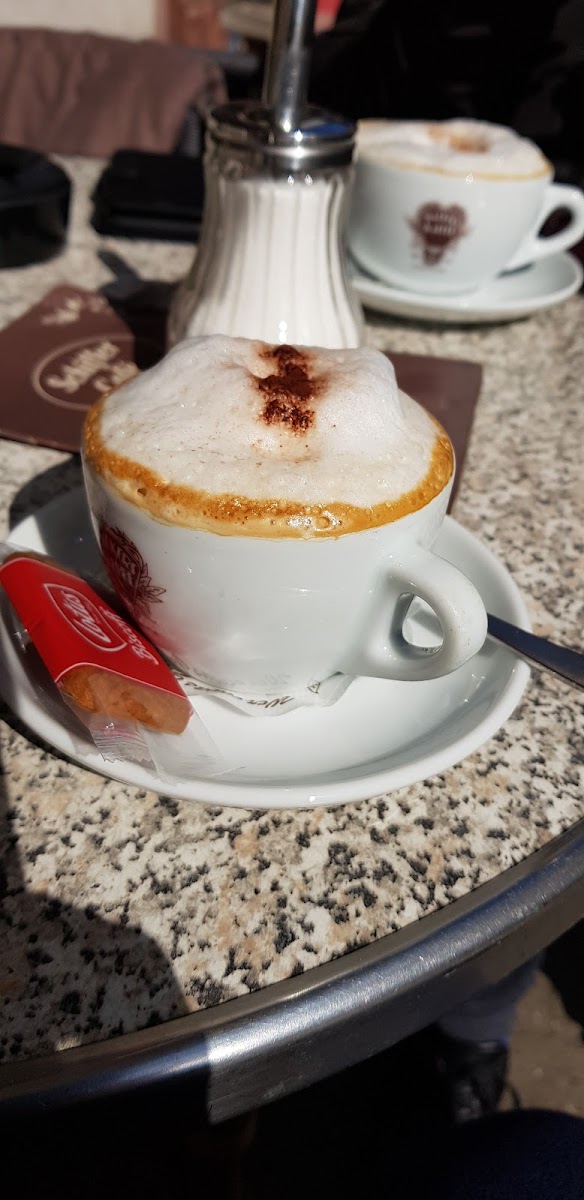 Schiffer Café Photo 7