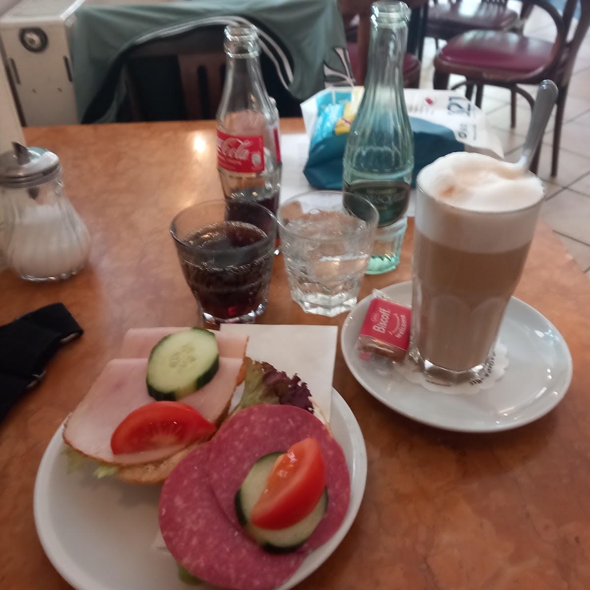 Schiffer Café Photo 9