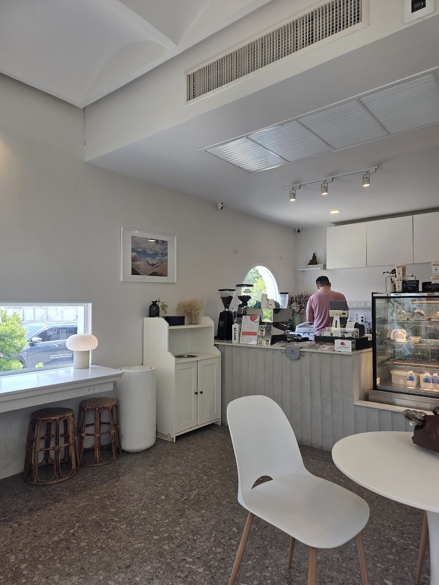 NEWDAY CAFE & BISTRO Photo 3