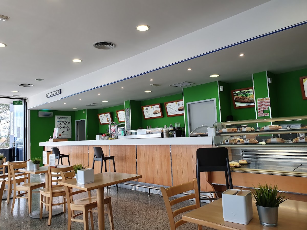 Area de Servicio Valtierra Cafestore Photo 4