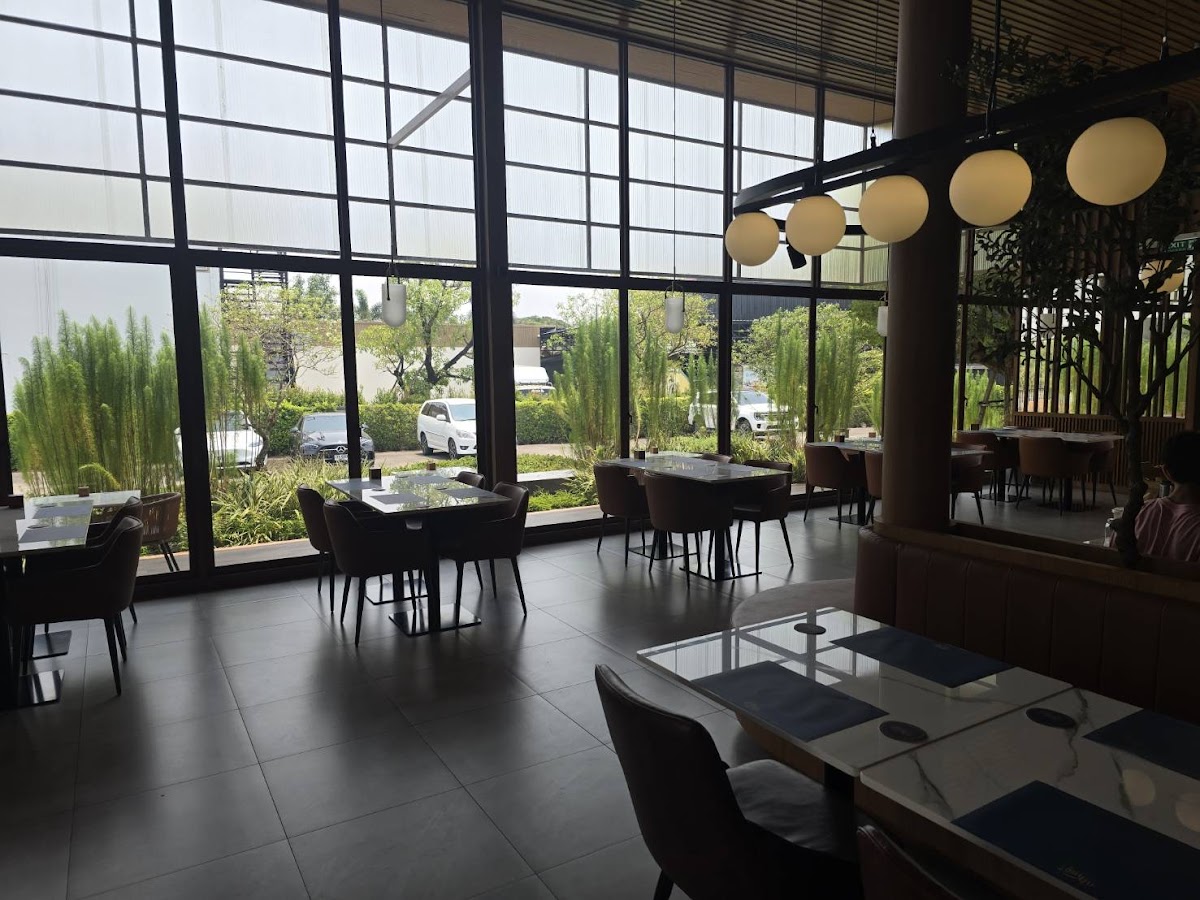 Chonpoon Cafe and Restaurant Photo 3