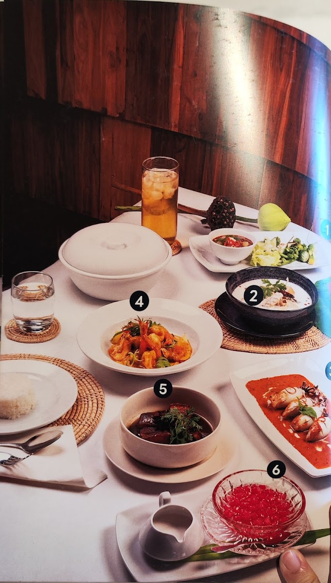 Chonpoon Cafe and Restaurant Photo 6