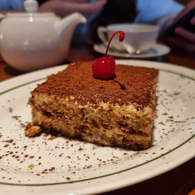 Tiramisu Cake
