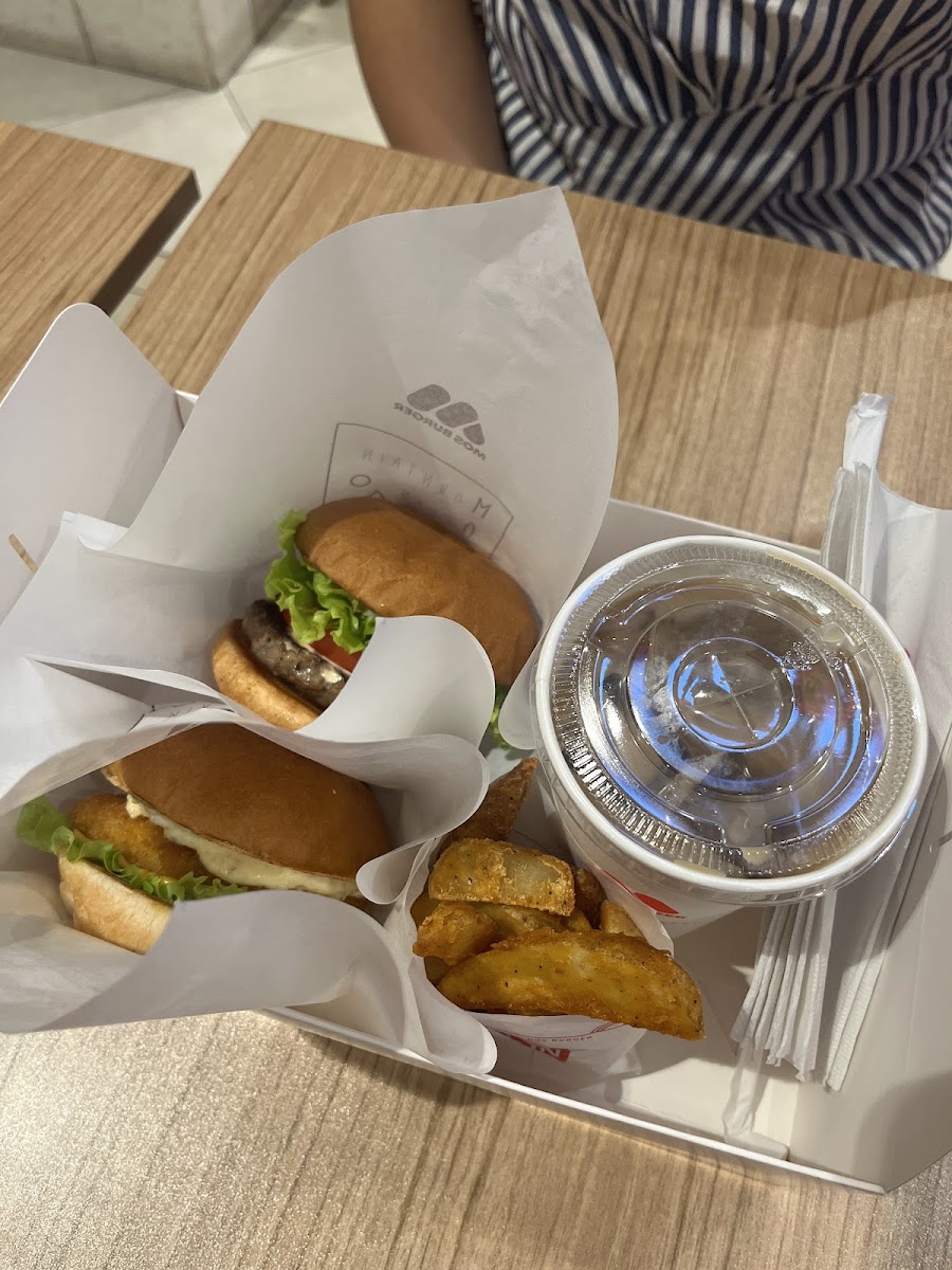 MOS Burger Mitsukoshi Photo 9