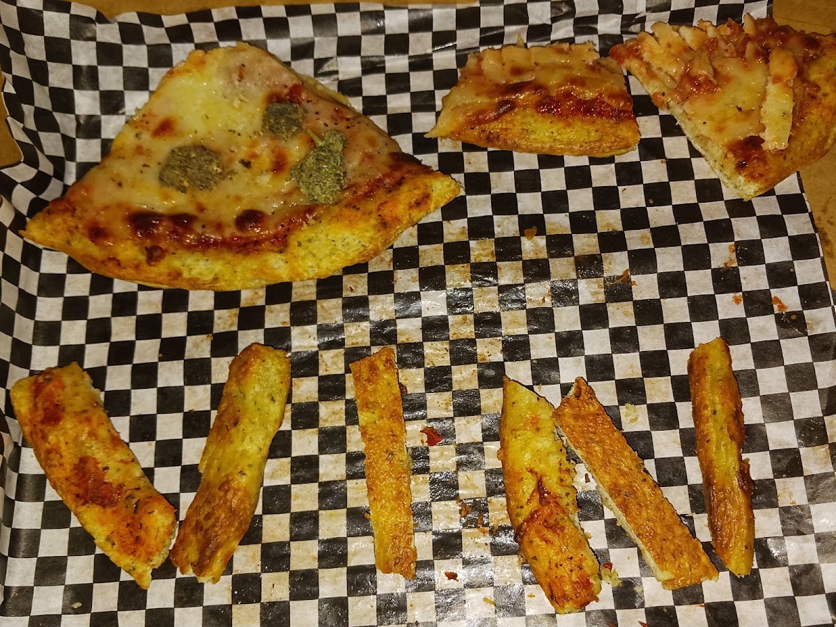 Pizza Joint / Stagecoach 66 Motel Photo 10