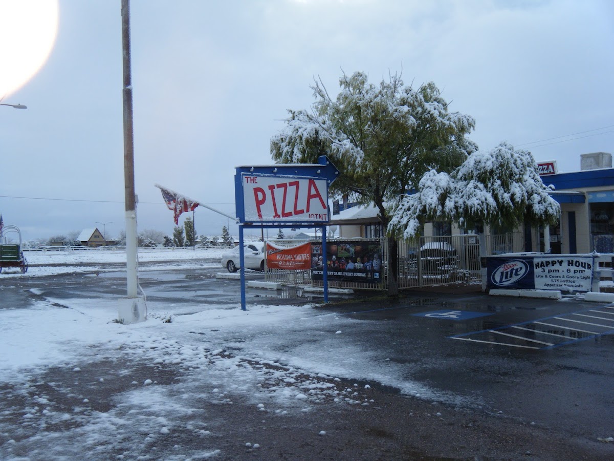 Pizza Joint / Stagecoach 66 Motel Photo 3