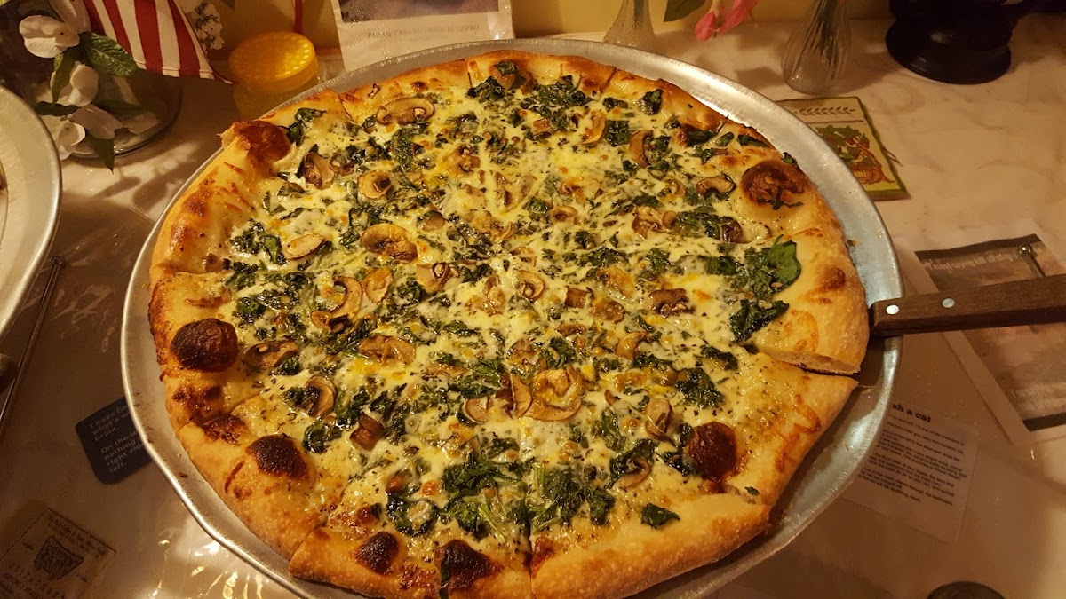 Pizza Joint / Stagecoach 66 Motel Photo 8