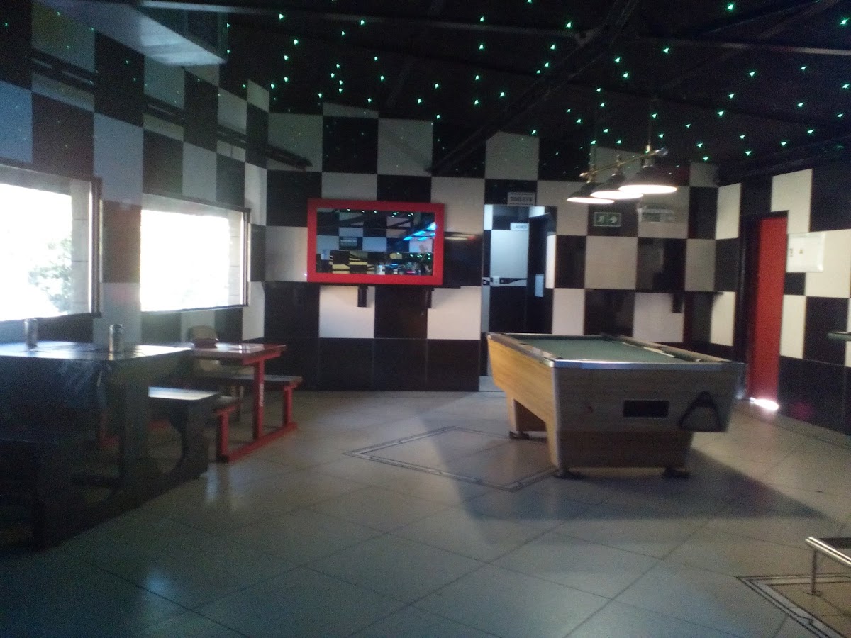 Amagents Restaurant And Sports Bar Photo 4