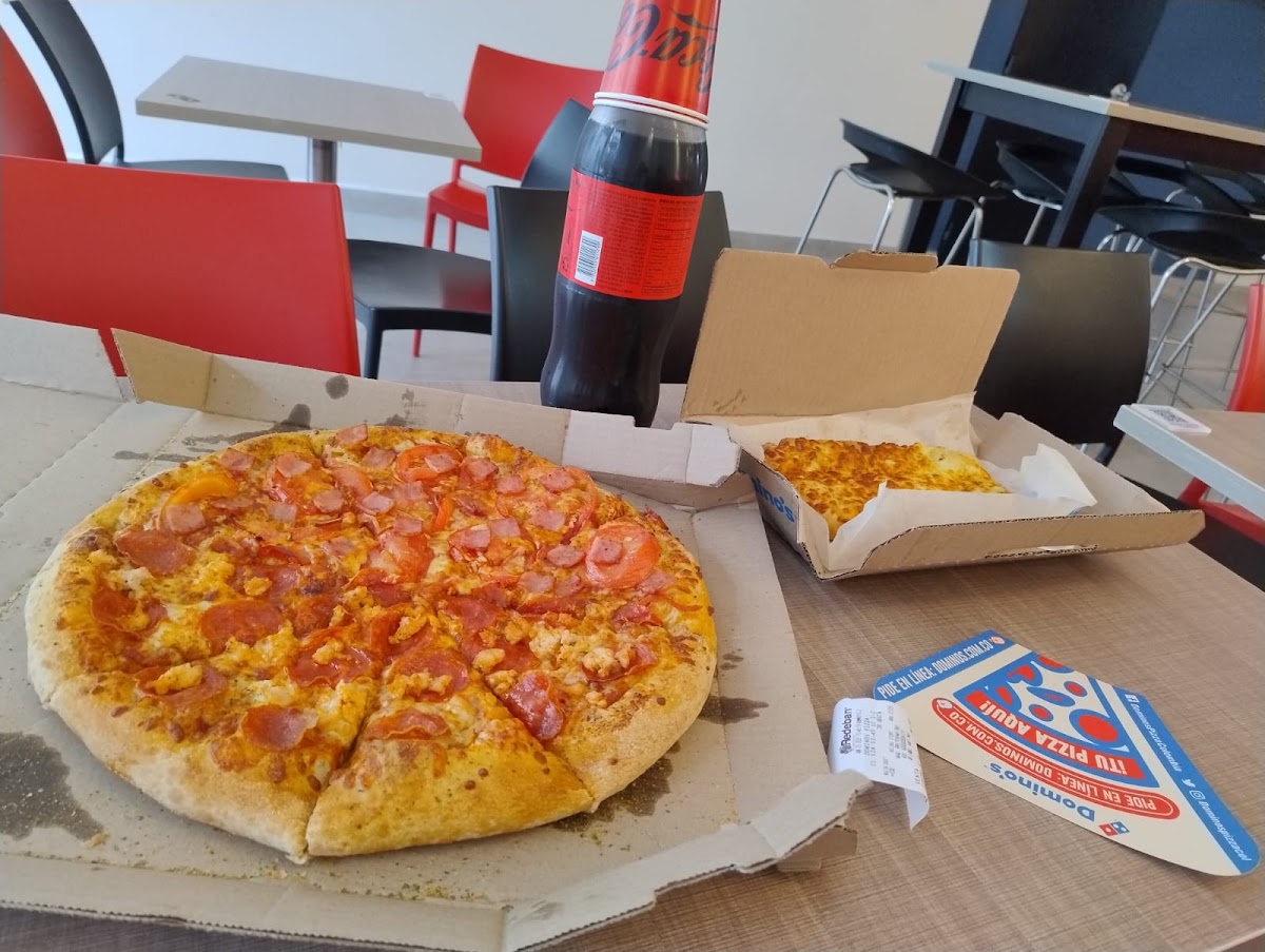 Domino's Pizza Itagüí Photo 5