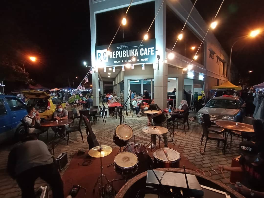 Republika Cafe Photo 6