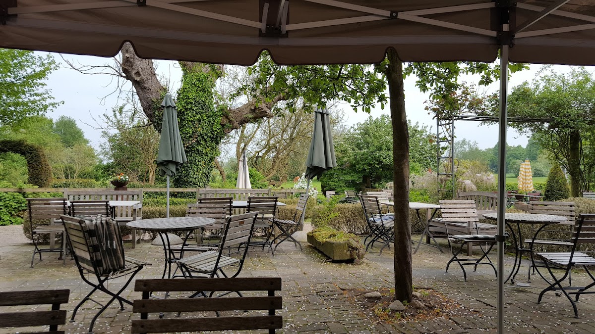 Café in the little garden