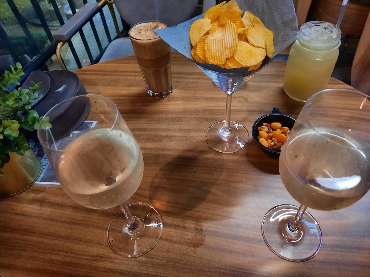 CADRE Cafe & Bar Photo 2