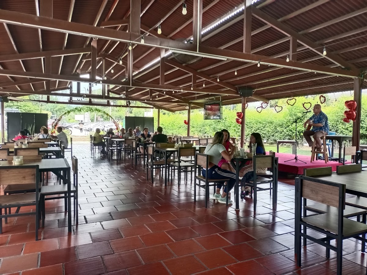 Bartolome Parrilla, Chelas y Café