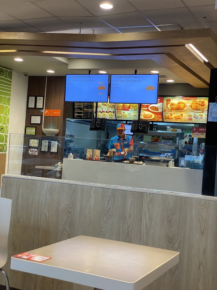 Jollibee Fiesta World Mall Photo 3