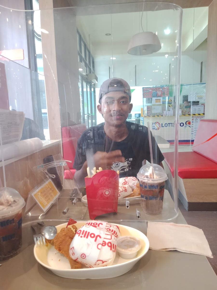 Jollibee Fiesta World Mall Photo 7