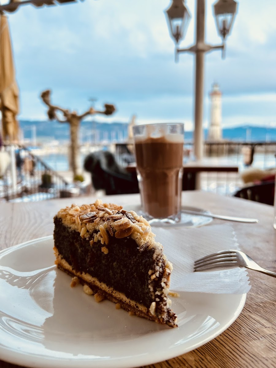 Aika - Brot, Kaffee, Wein und Wärme Friedrichshafen Photo 3