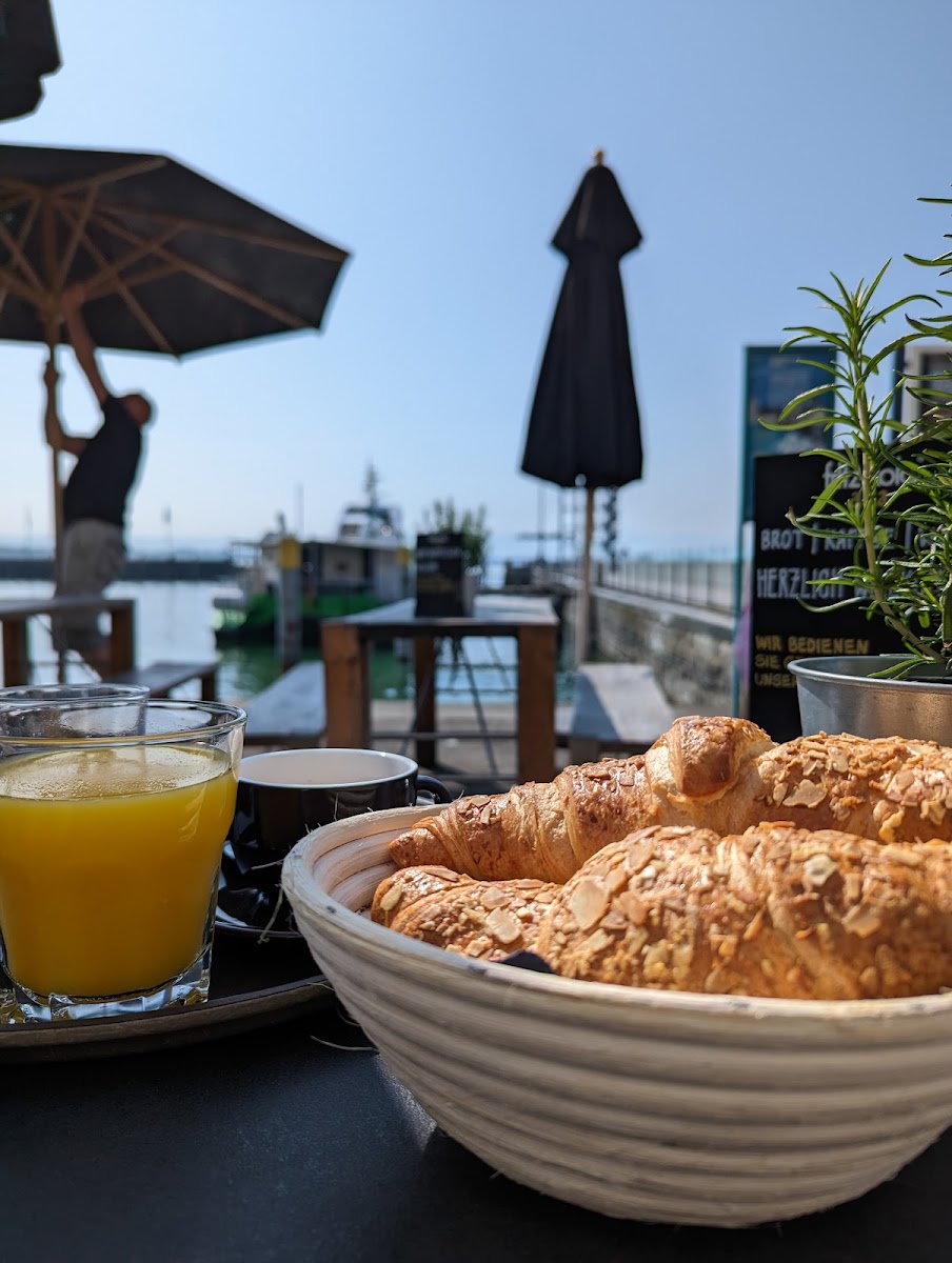 Aika - Brot, Kaffee, Wein und Wärme Friedrichshafen Photo 7
