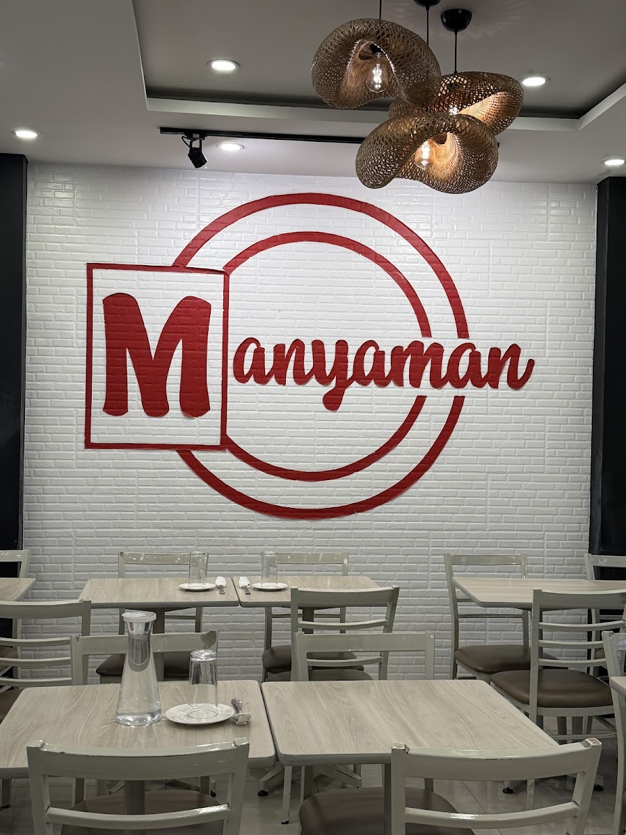 Manyaman Restaurant Photo 3